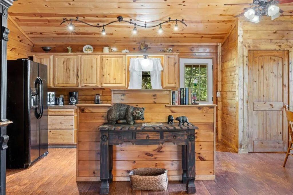 Misty Moonlight, Sleeps 4, Mountain Cabin Apartment Broken Bow Luaran gambar